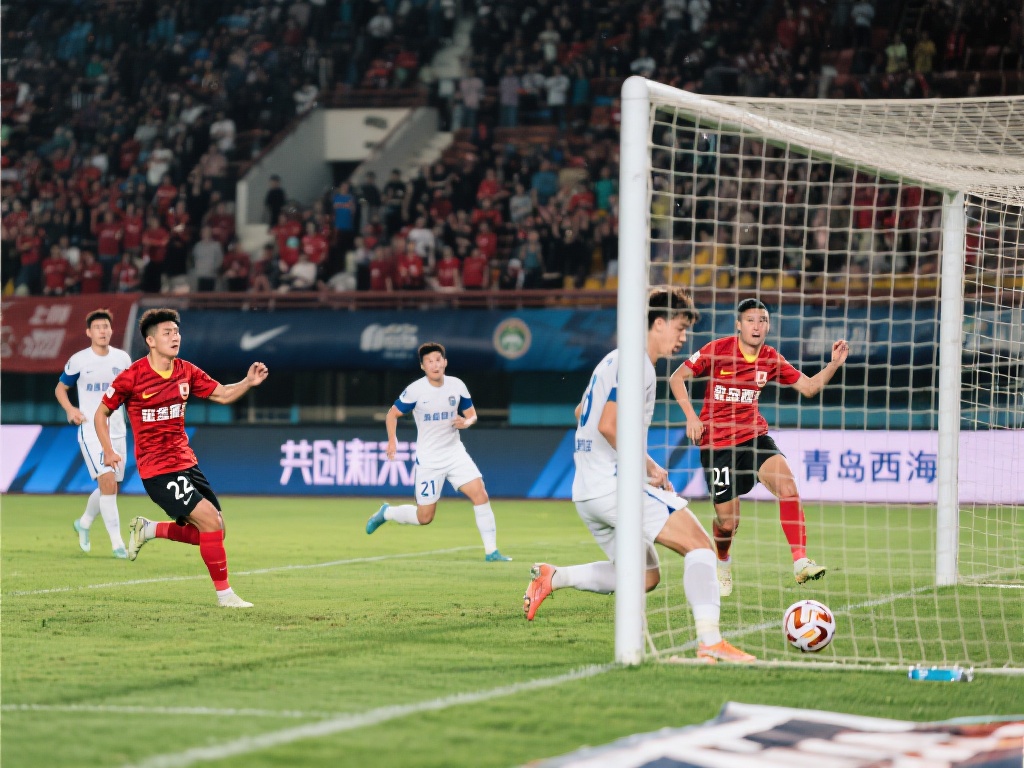 “第3轮激战:青岛西海岸与上海海港3-3握手言和 精彩集锦” 这场比赛的最大看点无疑是双方共计六粒进球